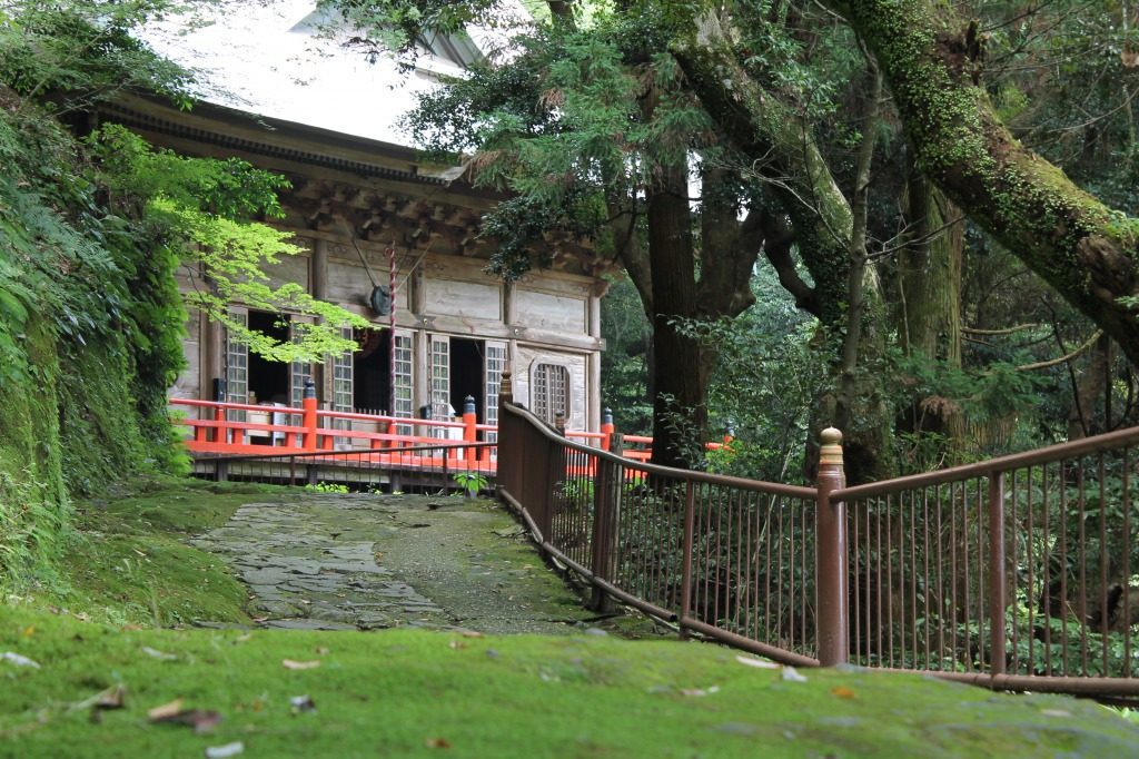 La salle intérieure du temple Futago-ji à Kunisaki