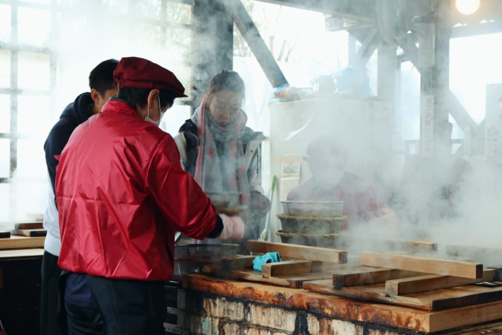 Les fours à vapeur naturelle d’un restaurant à Beppu