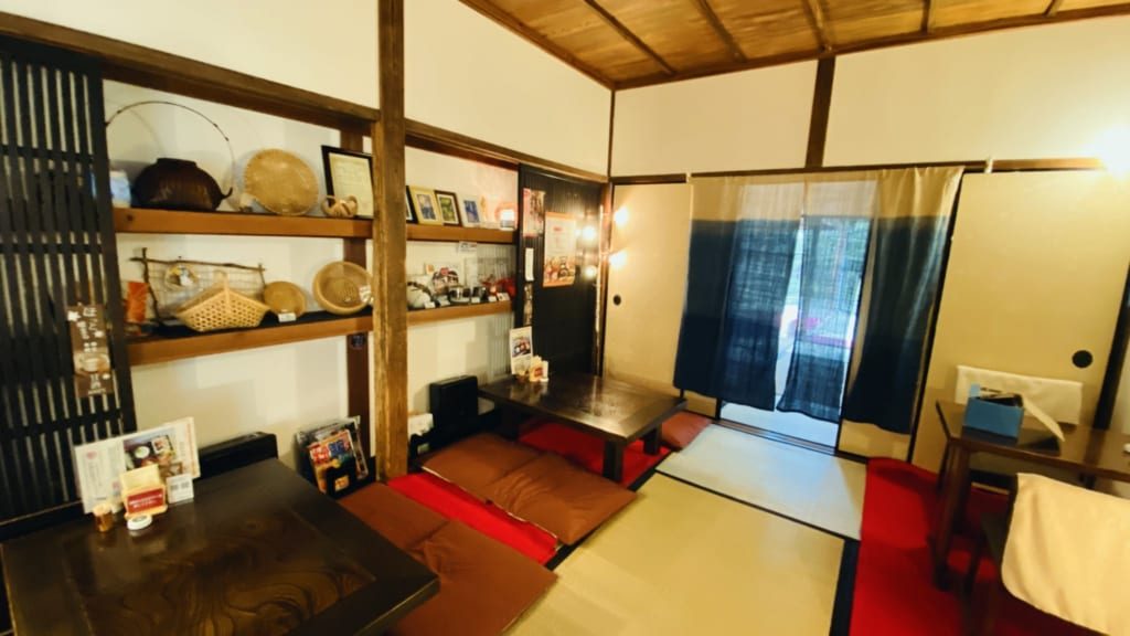 Une pièce de cette ancienne maison de samouraïs transformée en café