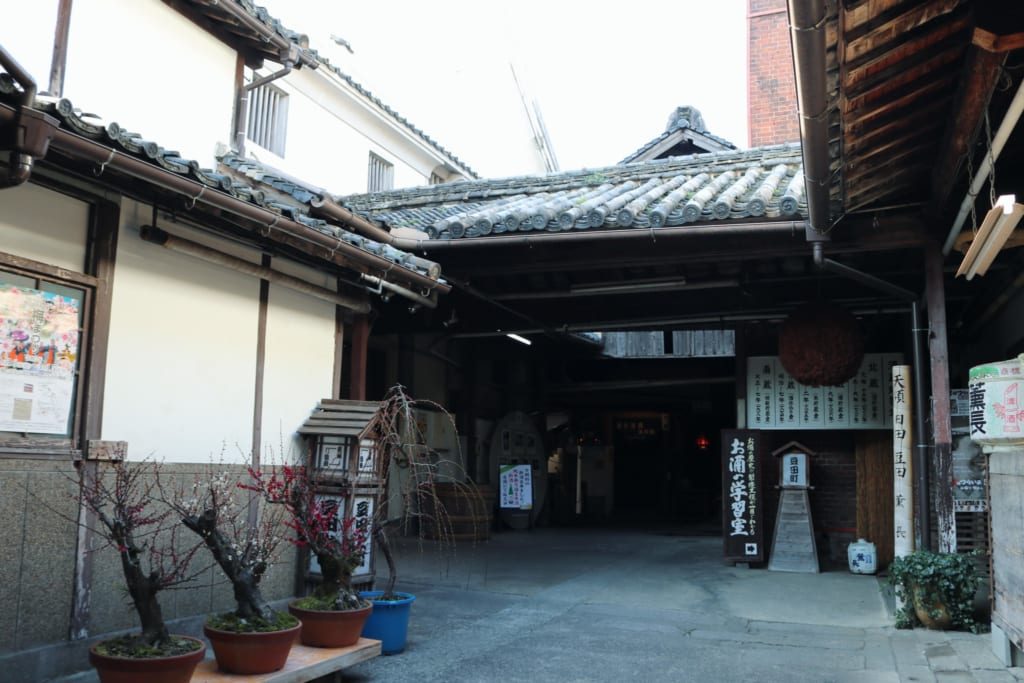 L’entrée de l’ancienne brasserie Kuncho à Mameda, Hita, Oita, Japon