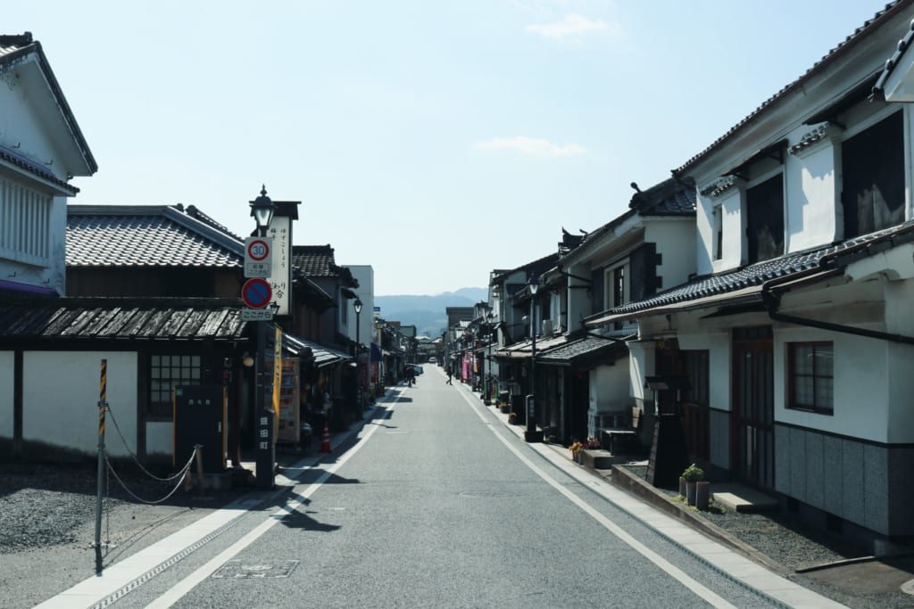 Rue principale du quartier de Mameda à Hita dans la préfecture d’Oita
