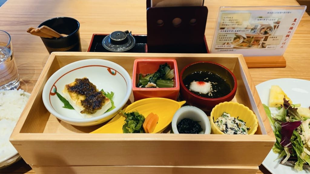 Le petit-déjeuner de l’hôtel JR Kyushu Blossom à Oita, Japon