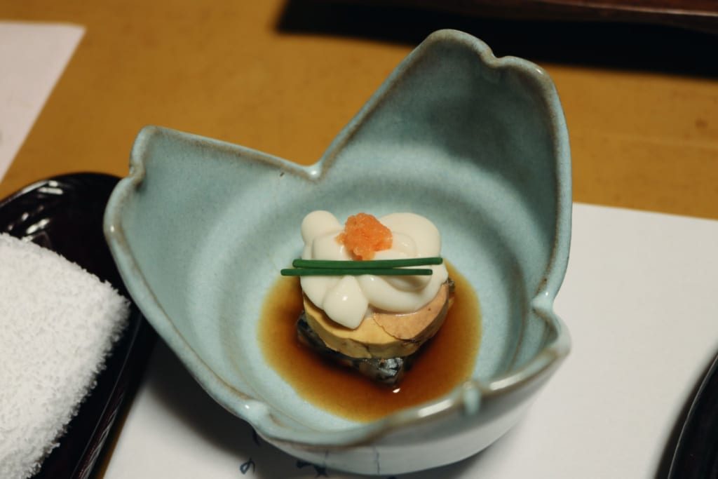 L’un des nombreux plats du repas japonais du ryokan