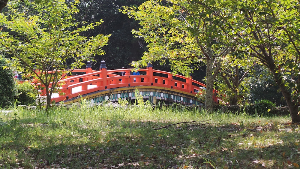 Pont du sanctuaire Usa Jingū, situé dans la péninsule de Kunisaki, au nord de la préfecture d’Ōita sur l'île de Kyushu