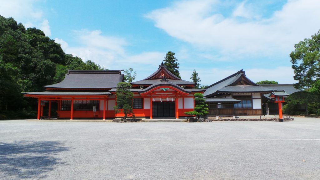 Le sanctuaire Usa Jingū est situé dans la péninsule de Kunisaki, au nord de la préfecture d’Oita sur l'île de Kyushu