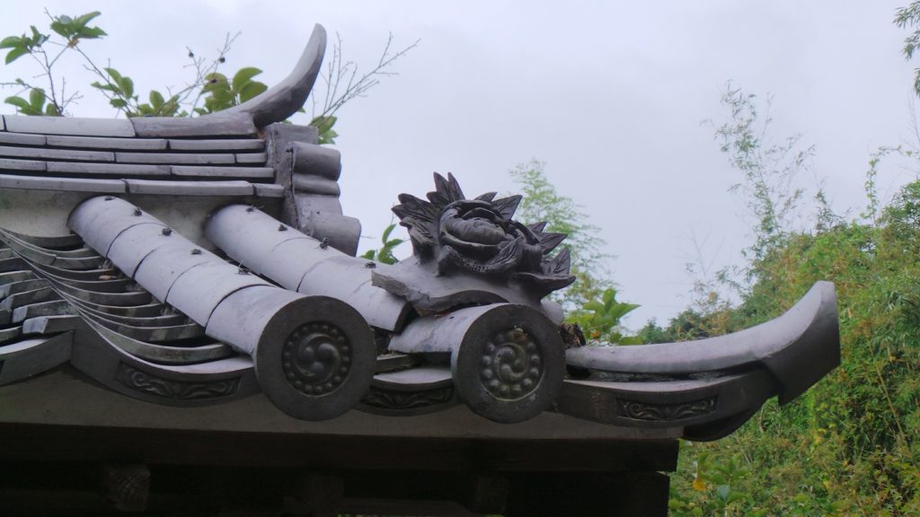 Détail du toit d'une ancienne maison de samouraï à Kitsuki sur l'île de Kyushu