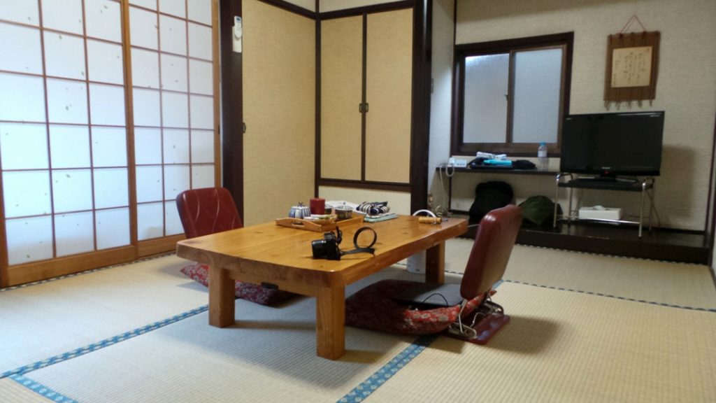 Chambre du ryokan Hakuunsou situé dans le village de Yunohira à côté de Yufuin sur l'île de Kyushu