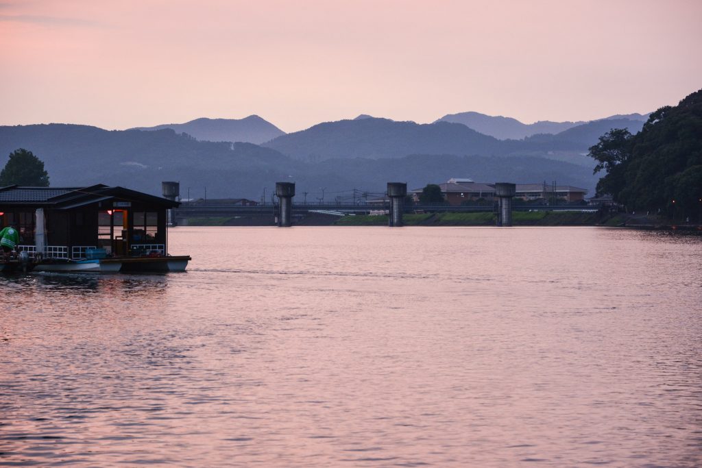 Dormir à Hita Ryokan Sanyoka et dîner sur la riviere avec le coucher de soleil