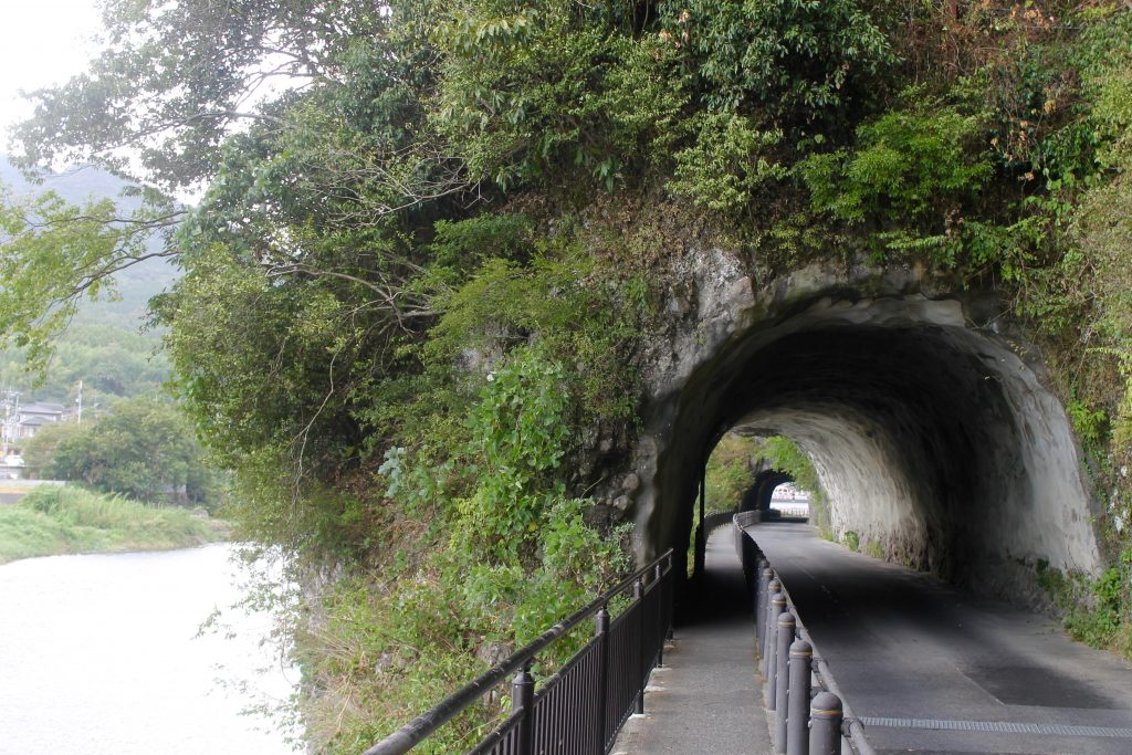 Tunnel Aonodomon dans les gorges de Yabakei dans le préfecture d'Oita, Japon