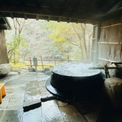 L’un des rotenburo du ryokan Tensui à Hita, Oita, Japon